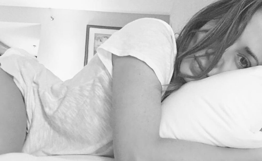 La conductora Andrea Legarreta no sólo comparte con sus seguidores en Instagram mensajes optimistas, también luce su lado sexy  FOTO: INSTAGRAM