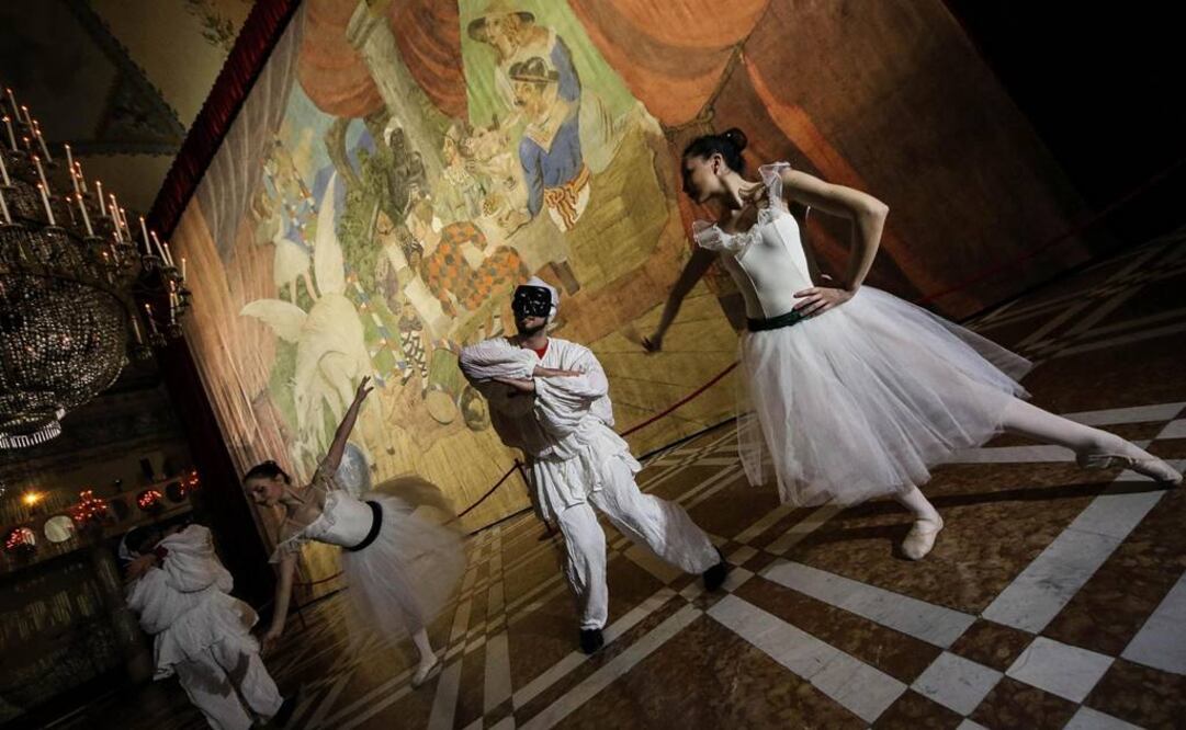 La exposición "Picasso y Nápoles" presenta como obra central "Parade", la más grande que pintó Picasso. FOTO: Cesare Abbate/EFE.