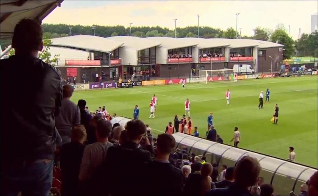 Un grupo de animación puso en peligro la integridad física de los espectadores. Foto: Especial