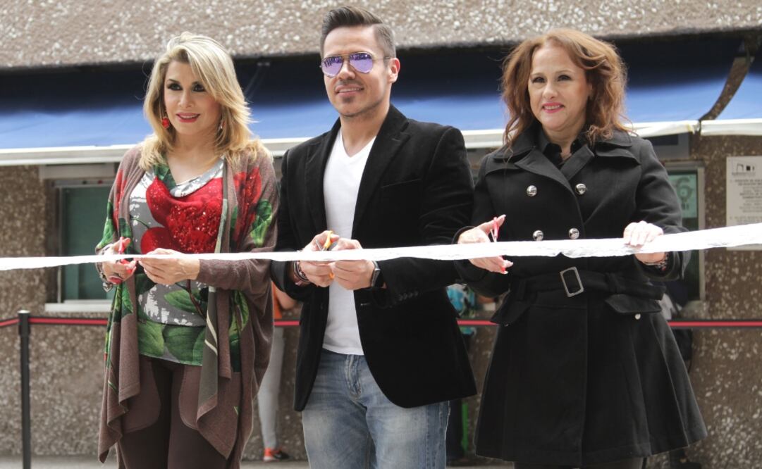 Dulce y Manoella Torres acudieron al inicio de la venta de boletos del show "Grandiosas" en el Auditorio FOTO: CARLOS MEJÍA/ AGENCIA EL UNIVERSAL