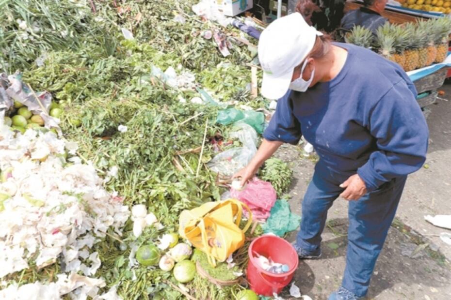 Crece pepena durante la pandemia; van adultos mayores a basureros