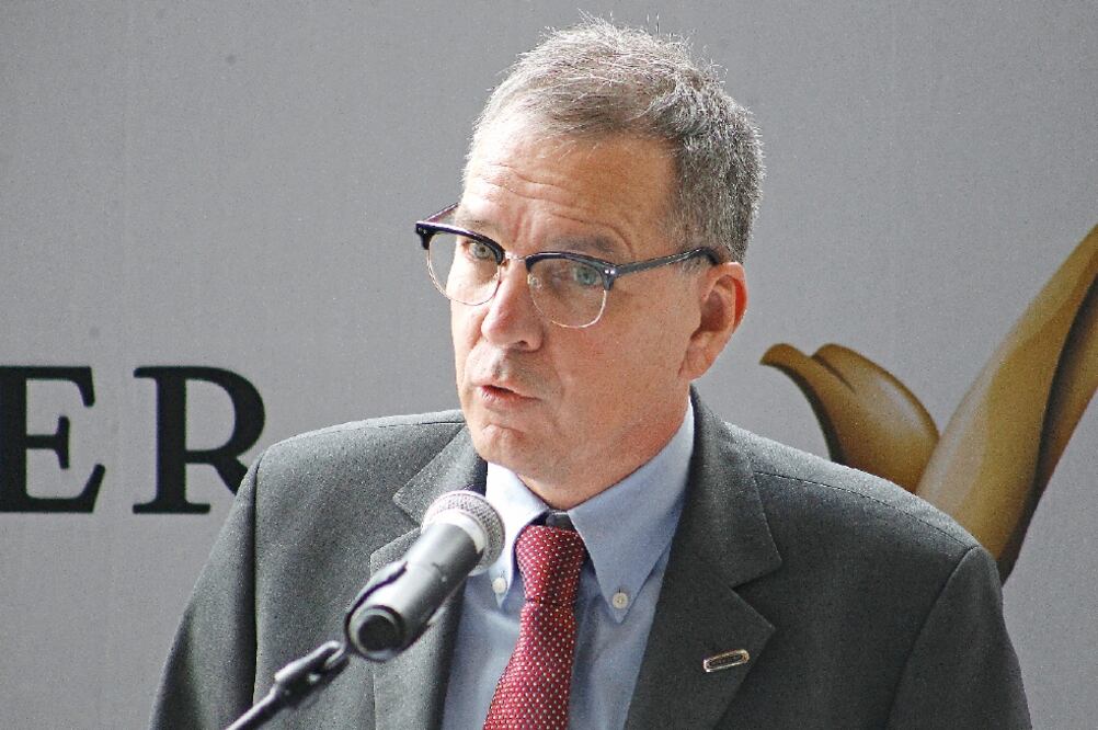 Stefan Kürschner, director de Daimler Trucks, dijo que en Mexico sus ventas anuales en el segmento de vehículos de carga rondan las 30 mil unidades (ARIEL OJEDA. EL UNIVERSAL)