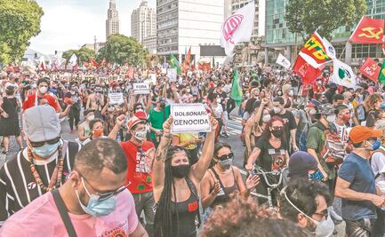 Miles marchan contra Bolsonaro, pese a la pandemia