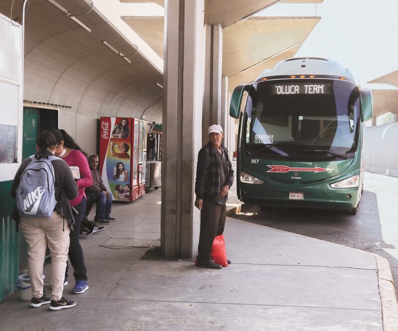 En la terminal de Toluca se observan pocos pasajeros. JORGE ALVARADO. EL UNIVERSAL