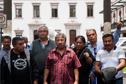 Ingresa comisión de la CNTE a Gobernación