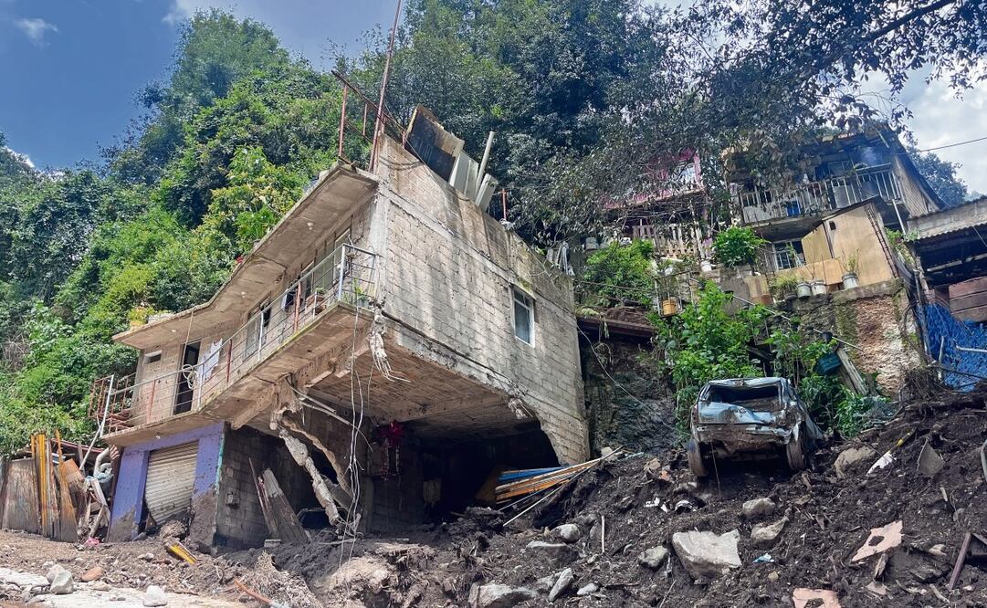 Los vecinos creen que don Silvino pudo haber quedado en la parte baja del deslave. Foto: Arturo Contreras / EL UNIVERSAL