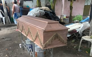 Profanan tumba de mujer que había sido asesinada a balazos dentro de su casa en Tabasco; amigos inician nueva colecta para reconstruir la cripta