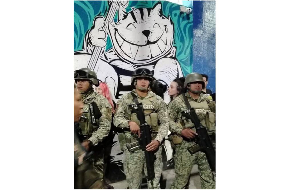 Elementos de la Secretaría de Seguridad Ciudadana de la Ciudad de México (SSC-CDMX) y del Ejército Mexicano desalojaron la noche de este viernes 30 de mayo el Foro Alicia. Foto: @AlessandraRdlv