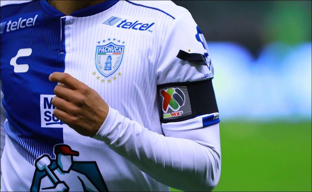 El equipo salió con un moño negro en el duelo ante el América. Foto: Imago 7