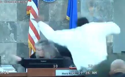 VIDEO. Atacan a jueza de Nevada en plena audiencia tras negar "libertad condicional" a un acusado