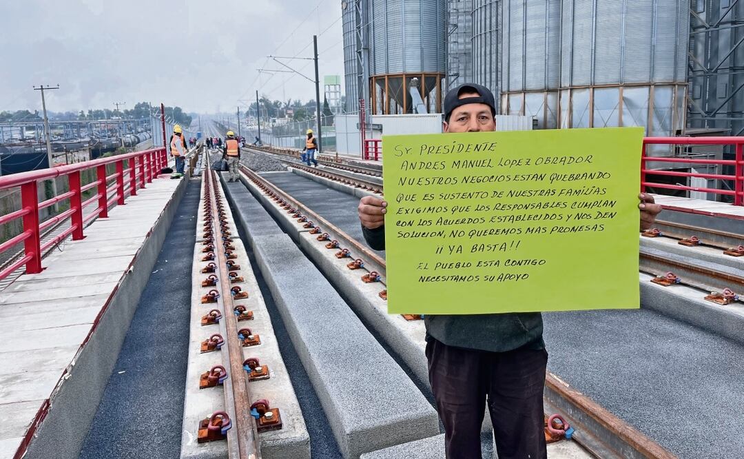 Los manifestantes subieron al viaducto del Tren Suburbano y dijeron que no se moverán hasta que sus peticiones sean resueltas. Foto: Arturo Contreras | El Universal