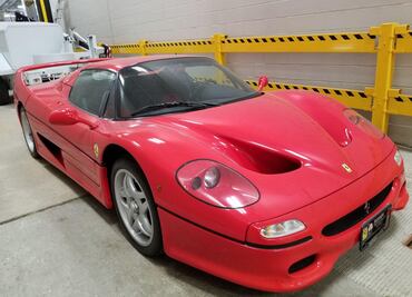 Ferrari F50 robado es reclamado por dos dueños al mismo tiempo