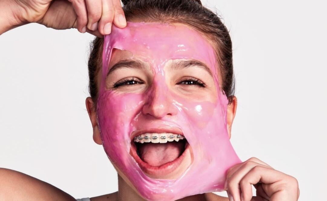 Ahora los rituales de belleza serán más divertidas con esta mascarilla que se parece a un chicle. Foto: Instagram theritualofholi