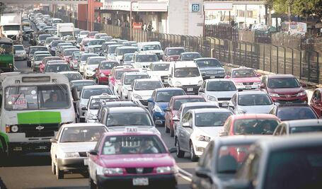 Este jueves 9 de enero no circulan autos con engomado verde