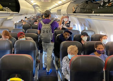 Jugador de la NFL demanda a aerolínea al ser agredido sexualmente