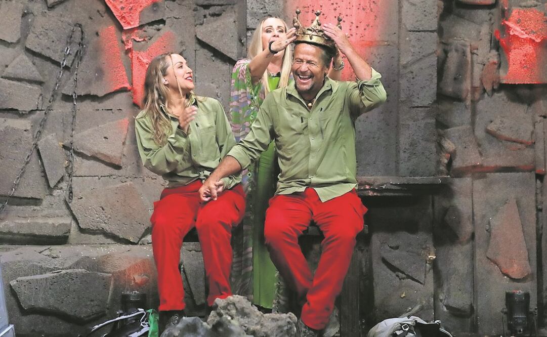 Mediante sus votos, la audiencia eligió al actor como el ganador. Atala Sarmiento lo coronó. Foto: AZTECA.