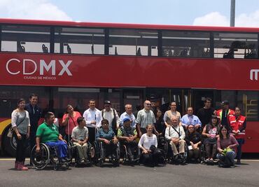 Choque de Metrobús de dos pisos, por imprudencia de chofer, afirman