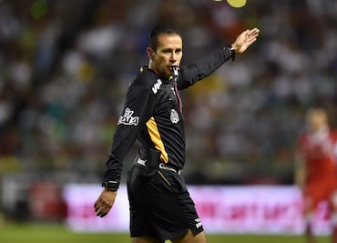 Por olvido, Peñaloza vuelve a pitar siete meses después