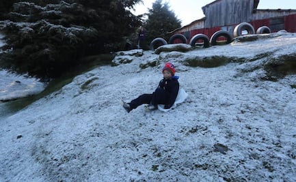 Habitantes del Nevado de Toluca se olvidan del frío y disfrutan de la nieve