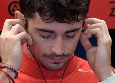 Charles Leclerc estaría "conmocionado y decepcionado" por la llegada de Lewis Hamilton a Ferrari