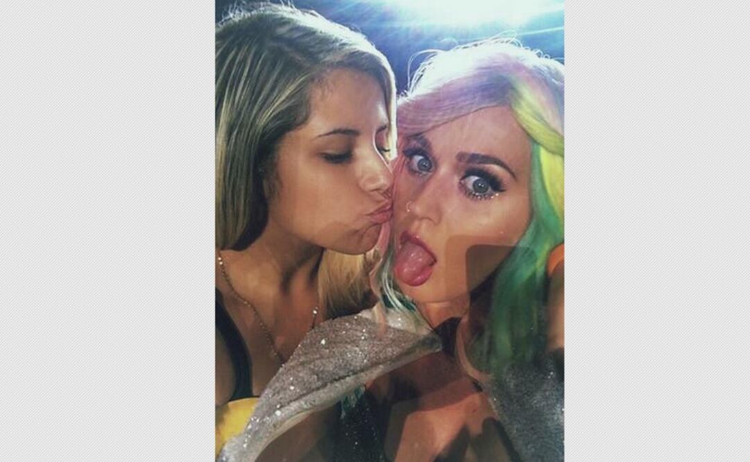 La chica que subió al escenario con la intérprete en Rock in Río, dijo que ser “lesbiana” no es malo ni le parece ofensivo. FOTO: Twitter @wtfkates