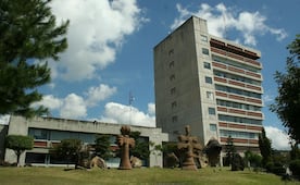Madre de familia promueve amparo contra la UAEM; exige que su hija sea admitida en la Facultad de Medicina