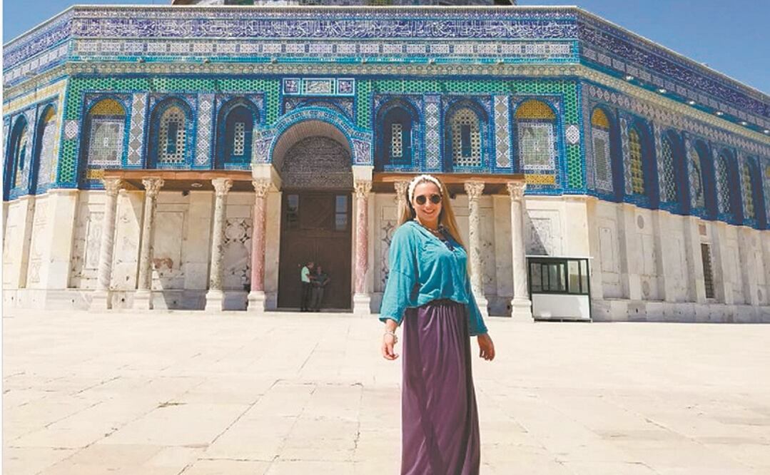 Priscila Naftali, de 34 años, en la Cúpula de la Roca, en Jerusalén, en el centro del Monte del Templo. Foto: CORTESÍA
