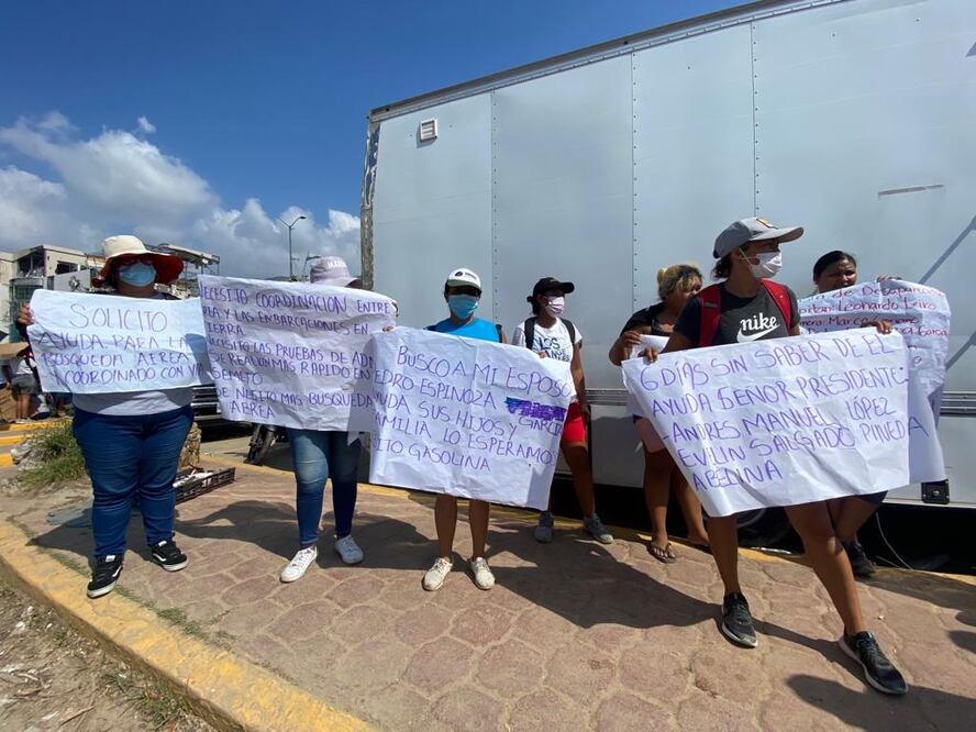 Familiares de capitanes y marineros  desaparecidos, exigen a las autoridades la búsqueda de sus espososos, hermanos etc, los cuales desde el paso del huracán Otis desaparecieron. FOTO: Valente Rosas/ EL UNIVERSAL/