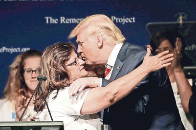 Trump se lanza otra vez contra migrantes