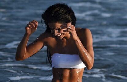 Bárbara y Mar de Regil presumen abs de acero en la playa