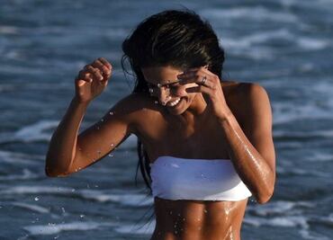 Bárbara y Mar de Regil presumen abs de acero en la playa