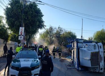 Vuelca tráiler nodriza en Av. Insurgentes