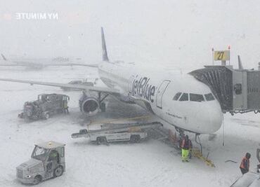 Aeropuerto JFK de Nueva York reanuda operaciones tras tormenta invernal