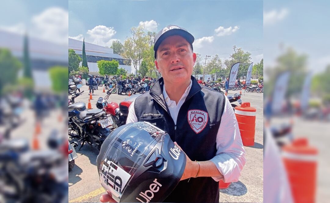 El edil Javier López Casarín entregó cascos certificados. Foto: Juan Carlos Williams