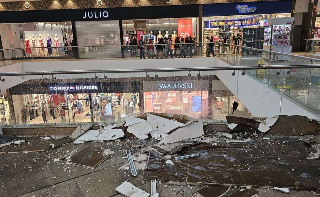 En algunas fotos de usuarios de redes sociales, se puede apreciar cómo los plafones del techo del Parque Lindavista se desprendieron. Foto: X @Gabriel07333765
