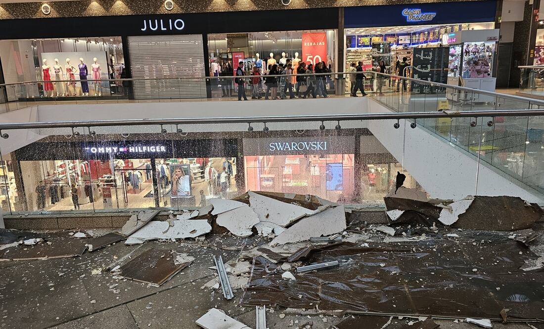 En algunas fotos de usuarios de redes sociales, se puede apreciar cómo los plafones del techo del Parque Lindavista se desprendieron. Foto: X @Gabriel07333765