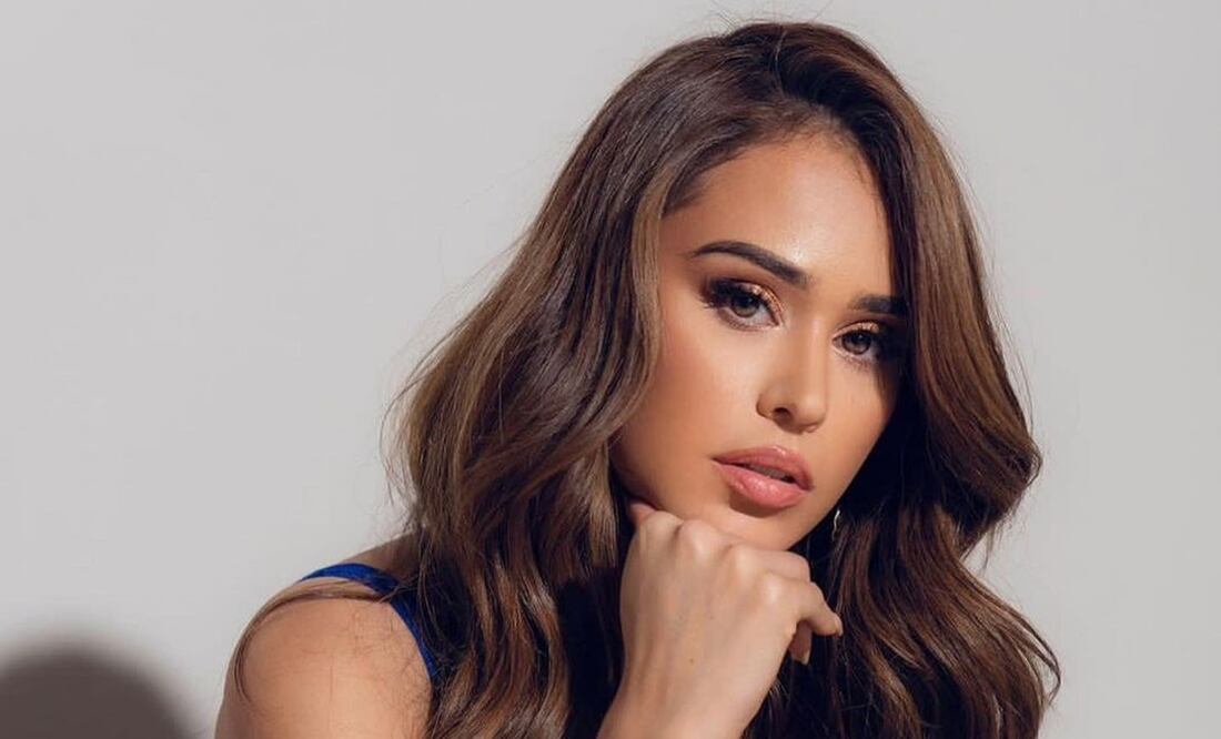 Con una chamarra como la de Yanet García enfrentarás el frío de enero y lucirá espectacular. Foto: Instagram @iamyanetgarcia