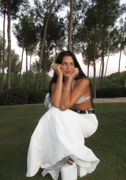 De fiesta y con sensual body: Dua Lipa compartió imágenes de su celebración de cumpleaños