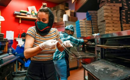 Ofrecen pizza gratis persuadir a jóvenes a vacunarse contra Covid-19 en Reino Unido