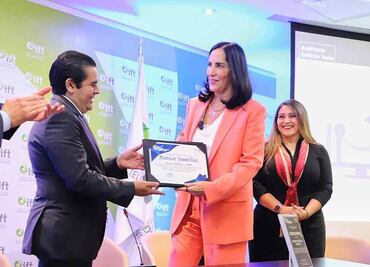 Lía Limón recibe reconocimiento del Instituto Federal de Telecomunicaciones por retiro de cables en desuso