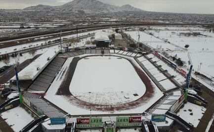 La nieve invade estadios del futbol mexicano