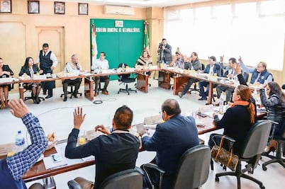 Alcalde de Nezahualcóyotl pide licencia; busca reelección