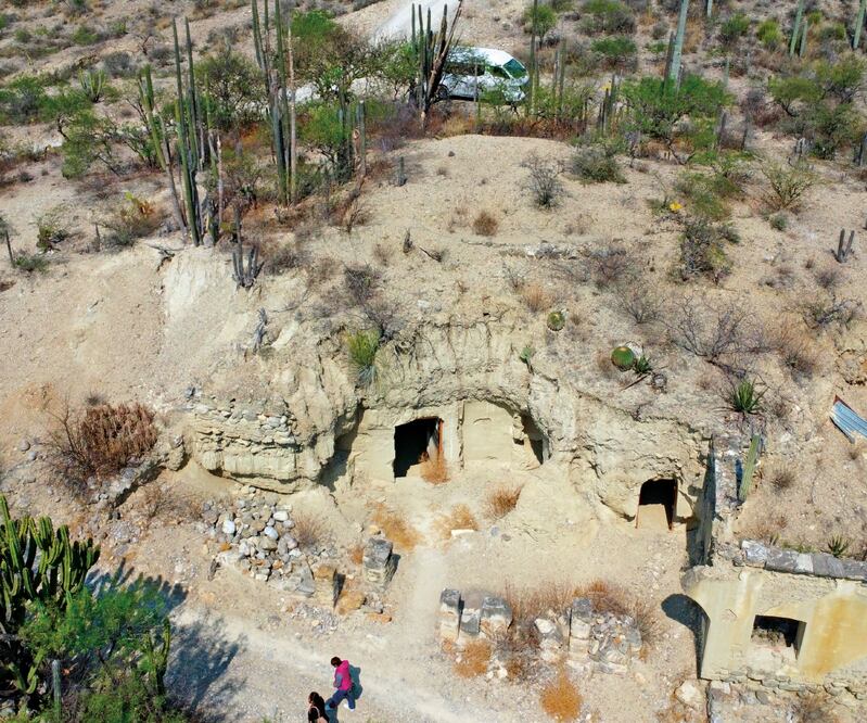 Las ruinas de la Capilla enterrada se encuentran en terrenos de bienes comunales de Zapotitlán de las Salinas, en Puebla.