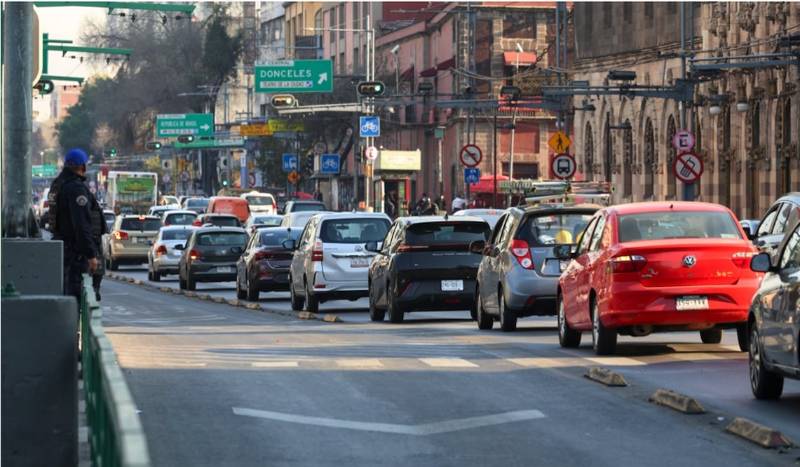 Pese a la activación de contingencia ambiental, la Ciudad de México amanece con contaminación y tráfico vehicular, el 27 de febrero de 2025. Foto: Axel Sánchez/EL UNIVERSAL