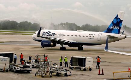 Aterriza en suelo cubano el primer vuelo regular con EU