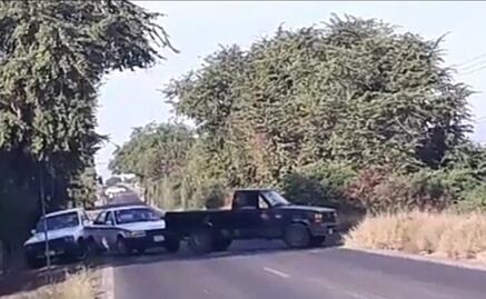 Tiroteos desencadenan bloqueos carreteros en Michoacán