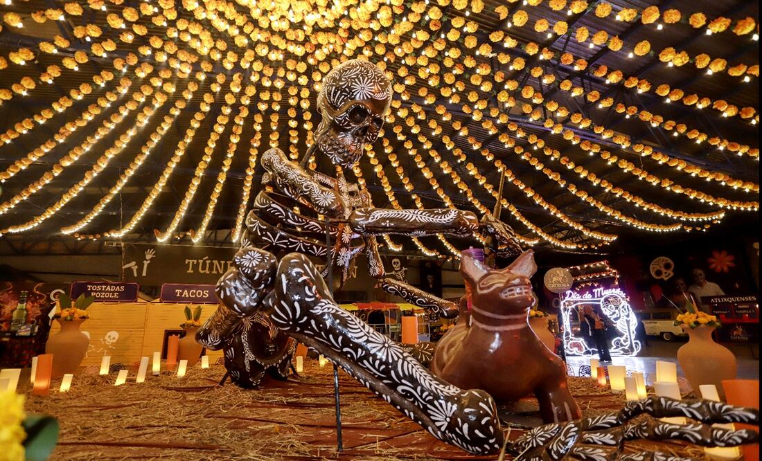 Imagen de una de las 17 calaveras monumentales que se exhiben en el municipio de Atlixco, Puebla, como parte de las celebraciones por el Día de Muertos 2025. Foto: EFE