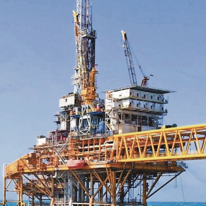 Cambio de mensaje. El mismo día que se firmó un acuerdo con la IP, se canceló la licitación para que Pemex buscara socios, destacó el CEESP. ARCHIVO EL UNIVERSAL