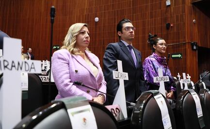 Bancada del PAN coloca cruces en curules por las 13 mil mujeres asesinadas en este sexenio