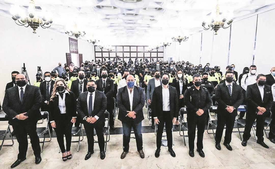 El gobernador Enrique Alfaro durante el anuncio del incremento del salario a los policías del estado por su labor de cuidar a la gente. Foto: Especial